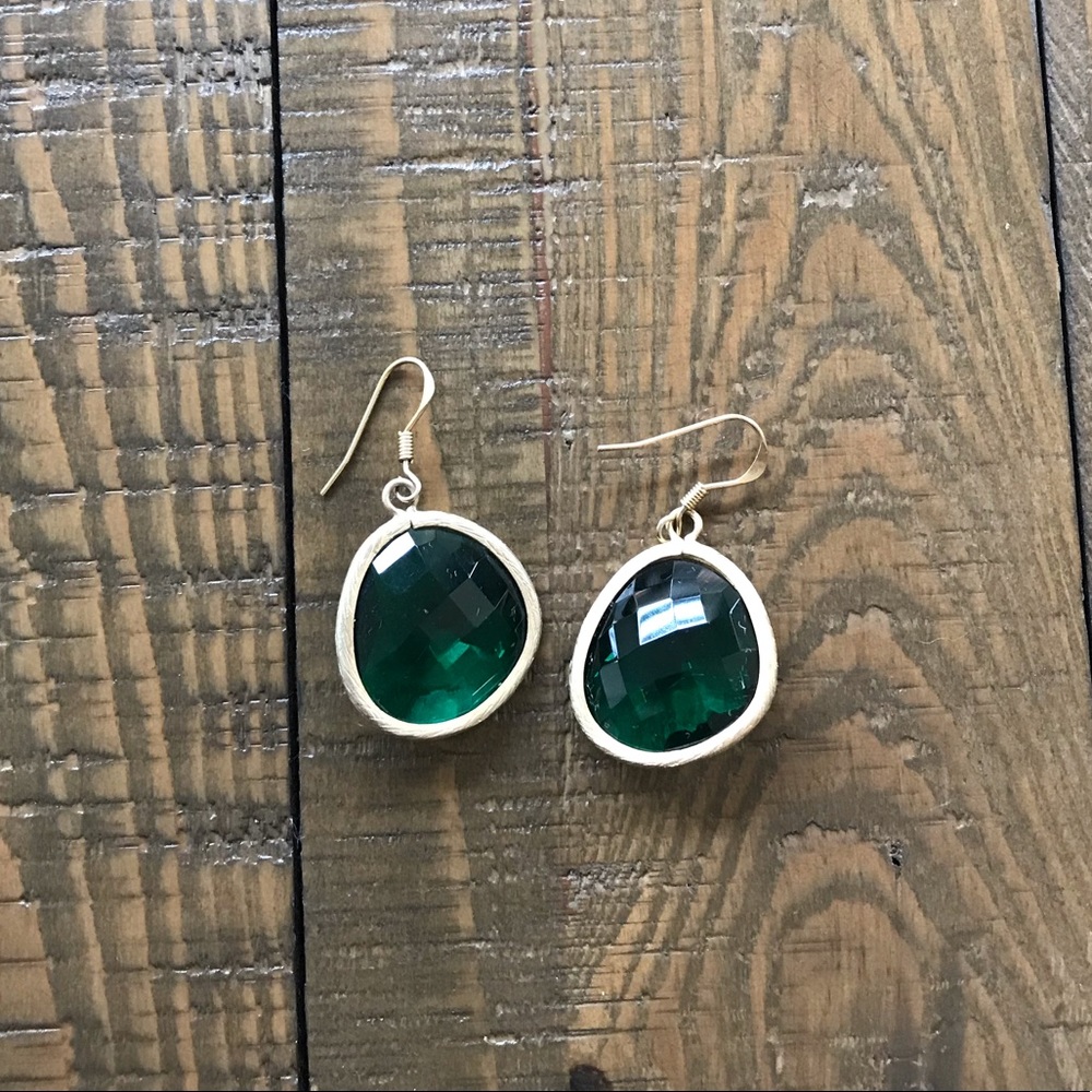 Green jewel dangle earring